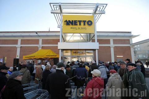 Sklep Netto został otwarty w czwartek (15.03) o godz. 8.00. Na pierwsze zakupy przyszło kilkaset osób.