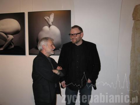 Na zdjęciu Rafał Nagiecki z ojcem Januszem Nagieckim na otwarciu wystawy Rafała na Zamku