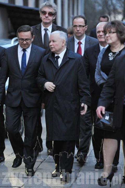 Jarosław Kaczyński po spotkaniu przeszedł do galerii w MOK