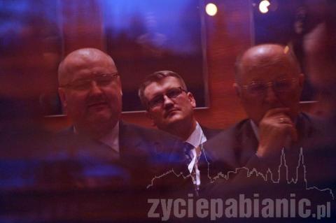 Jarosław Kaczyński rozmawiał 30 minut z politykami z Pabianic i regionu. Na tajne spotkanie (ochrona zasnunęła żaluzje) spotkanie załapali się: Krzysztof Ciebiada i Jarosław Kosmala (na zdjęciu). Był też Waldemar Flajszer i Włodzimierz Stanek.