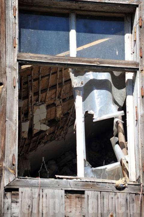 Zawalił się strop w domu w Chechle Drugim. Pod gruzami zginął mężczyzna. 