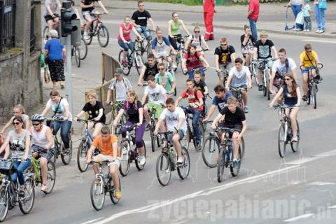 Ponad 700 rowerzystów przejechało w sobotę przez Pabianice. Był to XIII Regionalny Ekologiczny Rajd Rowerowy