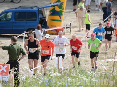 Blisko 300 zawodników przebiegło 10 kilometrów po terenach Piątkowiska z czego kilometr po torze motocrossowym.  