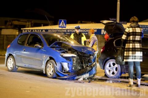 Cztery auta zderzyły się na skrzyżowaniu ulic Waltera Jankego, Myśliwskiej i 20 Stycznia