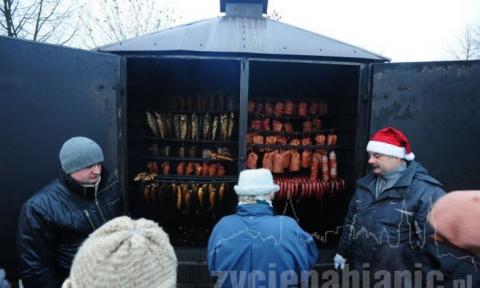Kilkaset osób przyszło na Jarmark świąteczny zorganizowany na boisku przy ul Bugaj. Gwiazdą byli Trubadurzy