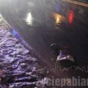 Fatalne warunki na drodze powodem poważnego wypadku w Ksawerowie. Potrącony został około 60-letni mężczyzna