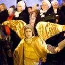 Po raz pierwszy w Pabianicach zorganizowano noc świętych. Pod eskortą policji główną ulicą przeszło ponad 200 osób