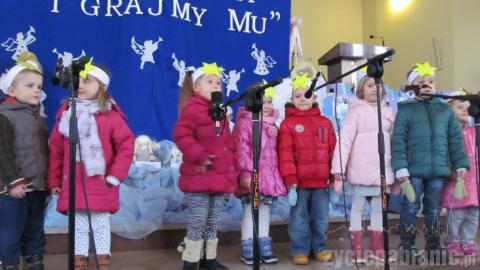 Dzieci z pabianickich przedszkoli śpiewały na X Przeglądzie Kolęd i Pastorałek.
