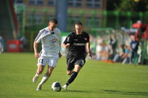 Łukasz Bocian (z lewej) stracił zaufanie nowego trenera GKS Tychy, Tomasza Hajto
