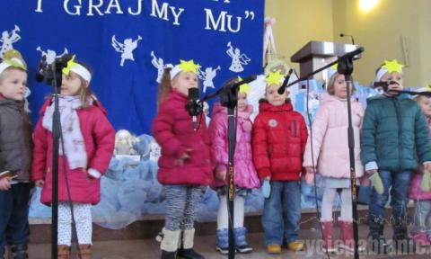 Dzieci z pabianickich przedszkoli śpiewały na X Przeglądzie Kolęd i Pastorałek.