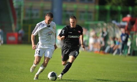 Łukasz Bocian (z lewej) stracił zaufanie nowego trenera GKS Tychy, Tomasza Hajto