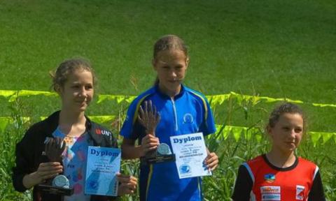 Zwyciężczyni Julia Krempińska na podium Limanowa Cup