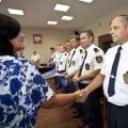 Ośmiu pabianickich strażników miejskich odebrało nominacje na wyższe stopnie