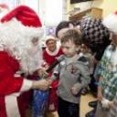Święty Mikołaj obdarował prezentami 19 małych pacjentów oddziały dziecięcego. Najmłodszy ma 8 tygodni