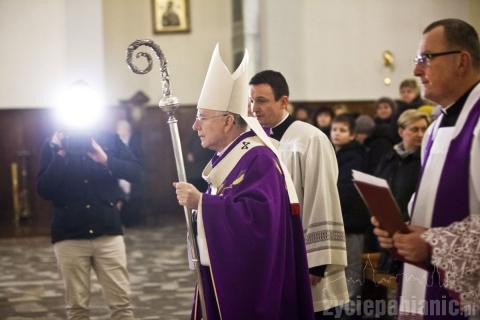 W środę popielcową arcybiskup Marek Jędraszek odprawił mszę w kościele Miłosierdzia Bożego