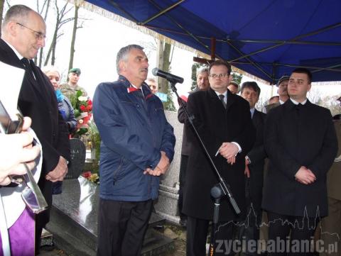 Pożegnaliśmy gen. Aleksandra Arkuszyńskiego, pseudonim "Maj". Został pochowany na cmentarzu na Dołach w Łodzi. Odprawiono pogrzeb godny prawdziwego bohatera.