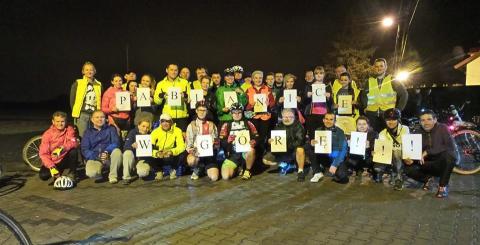 W akcję "Kręć kilometry" zaangażowali się pabianiccy cykliści biorący udział w nocnych rajdach rowerowych