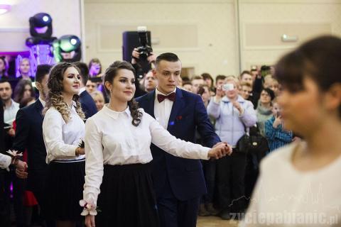 Licealiści zatańczyli poloneza