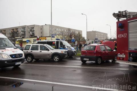 Po godz. 16 doszło tu do zdarzenia drogowego na skrzyżowaniu ulic Smugowa i Waltera-Jankego.