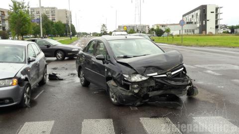 Najczęściej winę ponosi kierowca wyjeżdżający z ulicy Smugowej(od strony ul. Siennej).