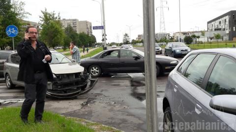 Najczęściej winę ponosi kierowca wyjeżdżający z ulicy Smugowej(od strony ul. Siennej).