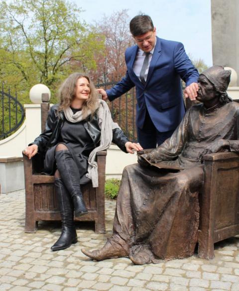 Ewa Maliszewska jest autorką rzeźby przy Zamku