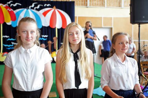 Najlepsze uczennice z „5”: Amelia Otto, Karolina Woźniak i Aleksandra Mikuta