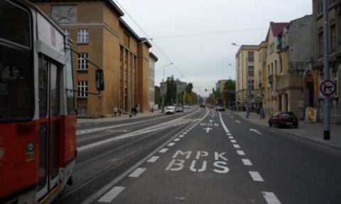 Bus-pas z peronami w Pabianicach będzie taki, jak w Łodzi na ul. Narutowicza