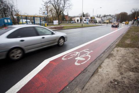 W mieście pojawia się coraz więcej udogodnień dla rowerzystów („sierżanty”, drogi rowerowe, śluza)