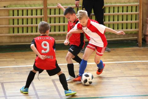 Chłopcy z SP 3 wygrali "Trójkę gol" Życie Pabianic