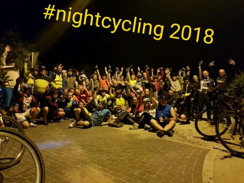 rowerzyści na nocnym rajdzie Życie Pabianic