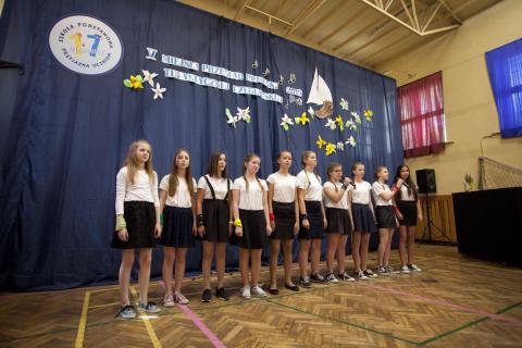 uczniowie śpiewali piosenki turystyczne, Życie Pabianic