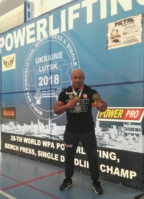 Hovhannes Yazichyan z kolejnymi trofeami Życie Pabianic