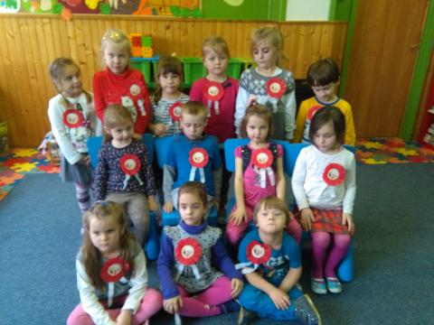 Przedszkolaki z PM 11 w Pabianicach składają życzenia mamom Życie Pabianic