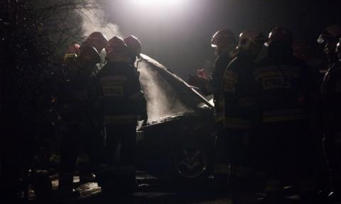 Straż pożarna gasiła pożar samochodu w Dobroniu Życie Pabianic