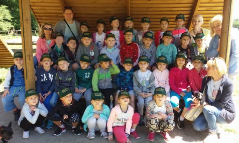Na zielonym przedszkolu w Sulejowie bawiły się dzieci z grupy 1 i 11 z Przedszkola Miejskiego nr 4 w Pabianicach Życie Pabianic