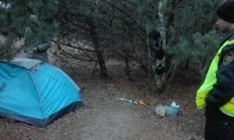 bezdomny w namiocie Życie Pabianic