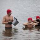 Miłośnicy zimnych kąpieli świętowali śmigus-dyngus na Lewitynie