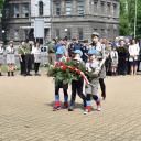 3 maja składamy kwiaty pod pomnikiem Życie Pabianic