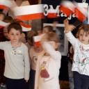 Uczniowie z SP w Pawlikowicach w rocznicę uchwalenia Konstytucji 3 maja Życie Pabianic