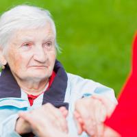 Co warto wiedzieć o pracy opiekunki osób starszych Życie Pabianic