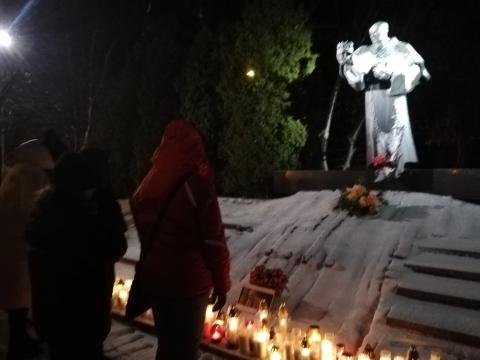 Zapalono znicze, aby uczcić zmarłego prezydenta Życie Pabianic