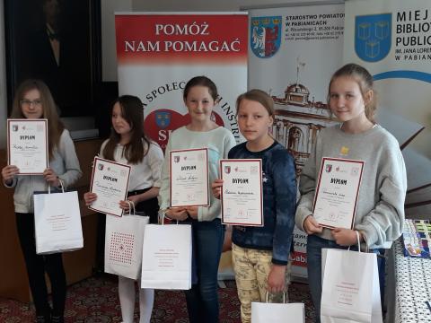 laureaci konkursu wiedzy o PCK Życie Pabianic