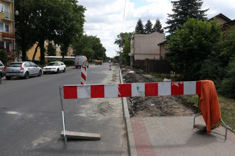 Na ul. Bugaj położą chodnik z kostki brukowej Życie Pabianic