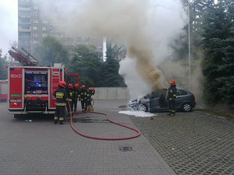 Citroen zapalił się na parkingu Biedronki przy Piotra Skargi Zycie Pabianic
