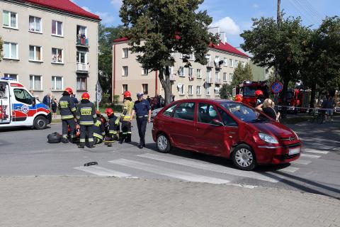 Na skrzyżowaniu ul. Moniuszki zderzył się skuter i citroen Życie Pabianic
