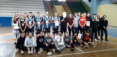 Zwycięzcy koszykarskich mistrzostw organizowanych przez MDK Życie Pabianic