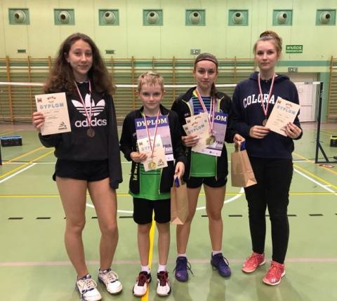 Czworo badmintonistów Korony wywalczyło siedem medali Życie Pabianic