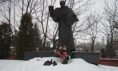 Pomnik Maksymiliana Kolbego Życie Pabianic