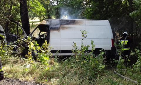 Auto po uderzeniu w drzewo stanęło w płomieniach Zycie Pabianic